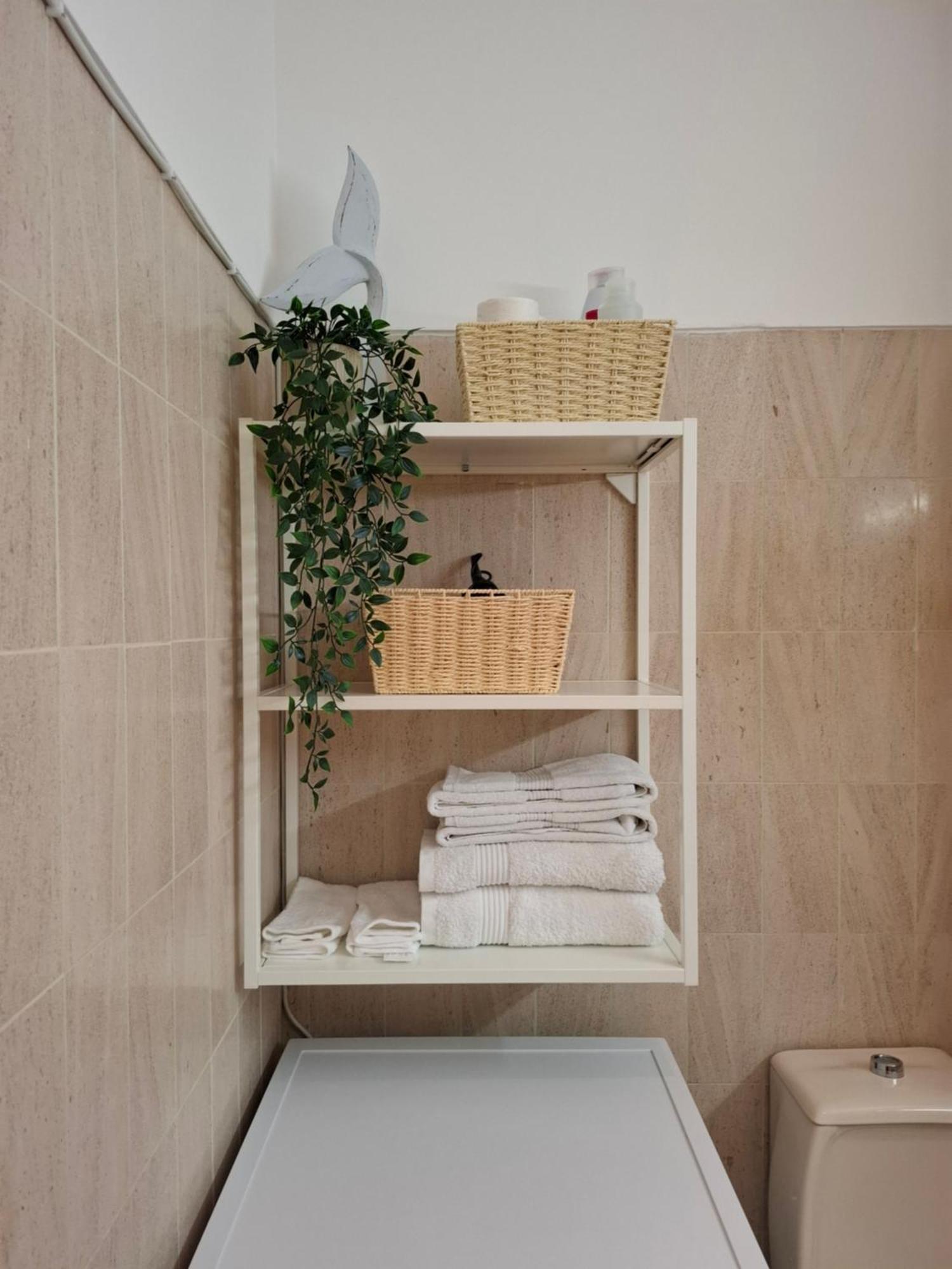 Title E Title - Oura Apartment